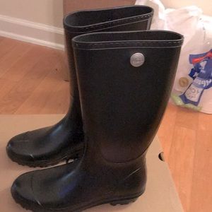 Ugg rain boots size 9
